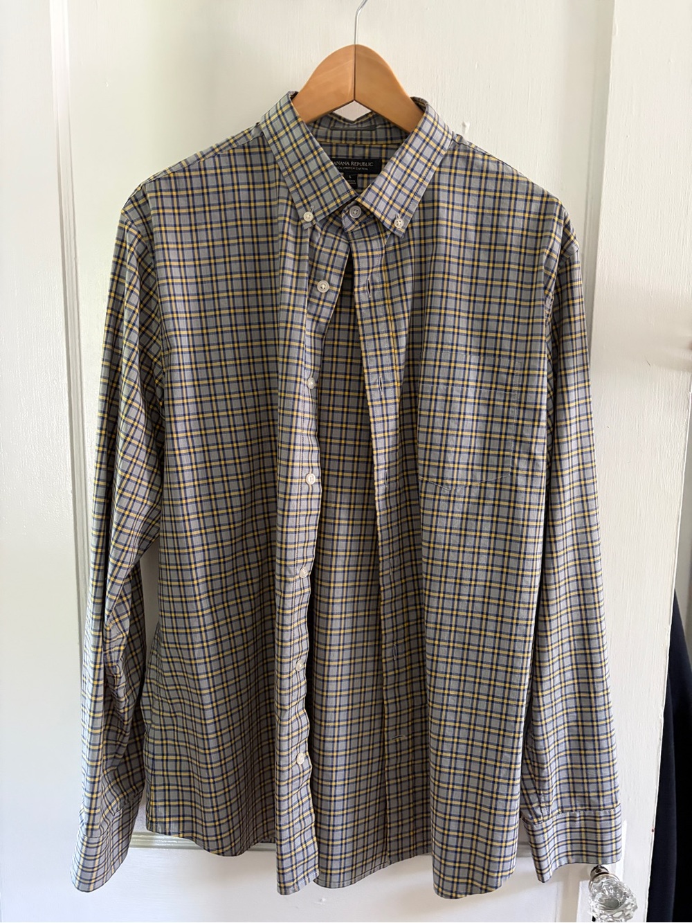 Set of TWO Men’s Banana Republic Button-Down Shirts